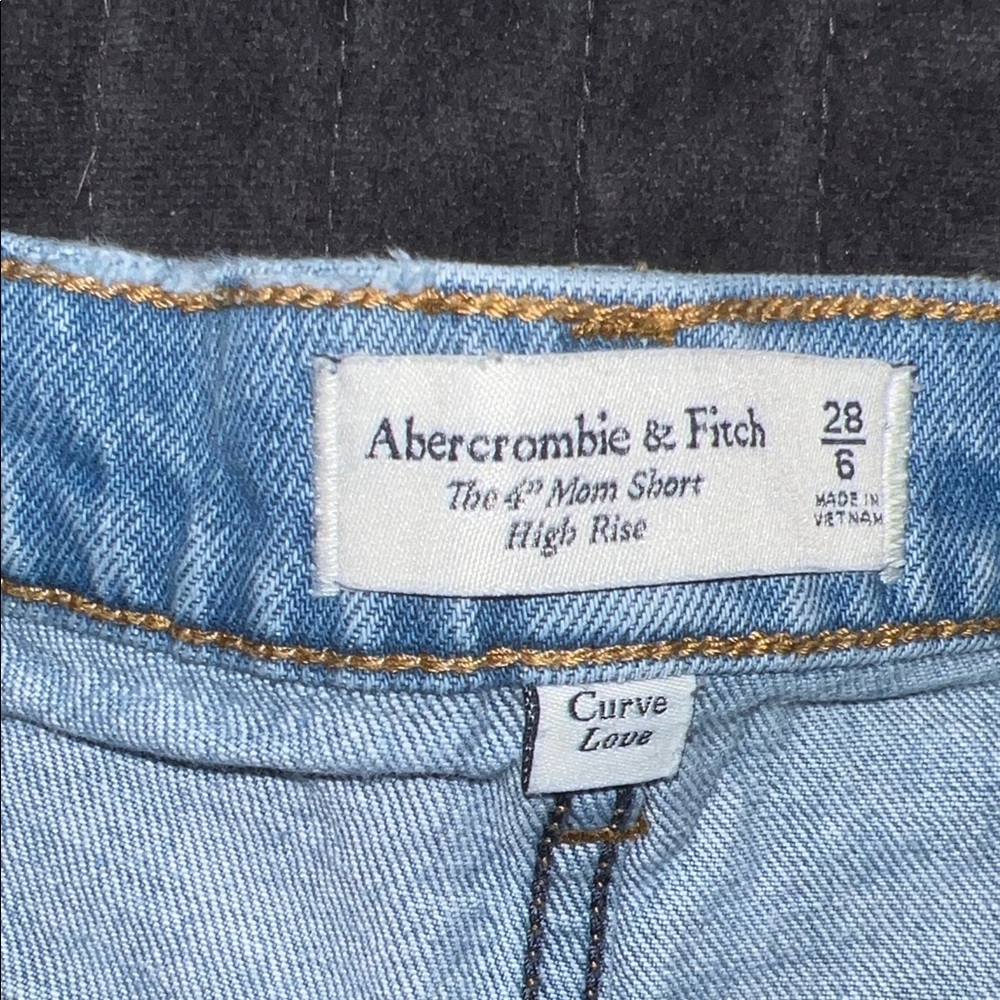 Abercrombie & Fitch 4 in Curve Love Mom Short - Picture 2 of 4